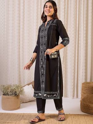 Women Ethnic Motifs Embroidered Regular Thread Work Pure Cotton Kurta with Trousers 1