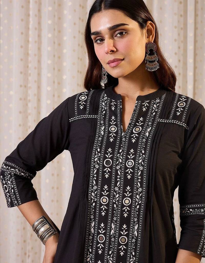 Women Ethnic Motifs Embroidered Regular Thread Work Pure Cotton Kurta with Trousers