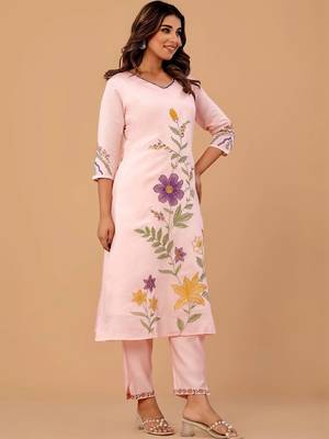 Women Floral Embroidered Regular Thread Work Kurta with Trousers 2