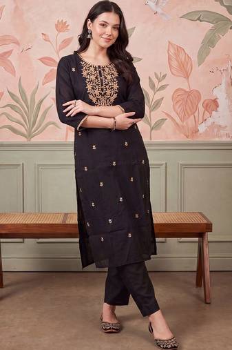 Women Ethnic Motifs Embroidered Regular Thread Work Kurta with Trousers