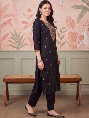 Women Ethnic Motifs Embroidered Regular Thread Work Kurta with Trousers 3