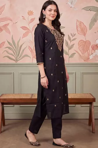 Women Ethnic Motifs Embroidered Regular Thread Work Kurta with Trousers
