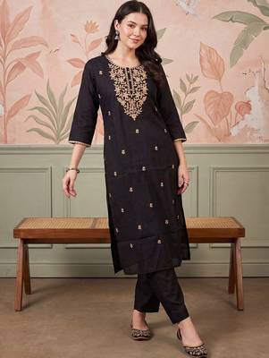 Women Ethnic Motifs Embroidered Regular Thread Work Kurta with Trousers 6