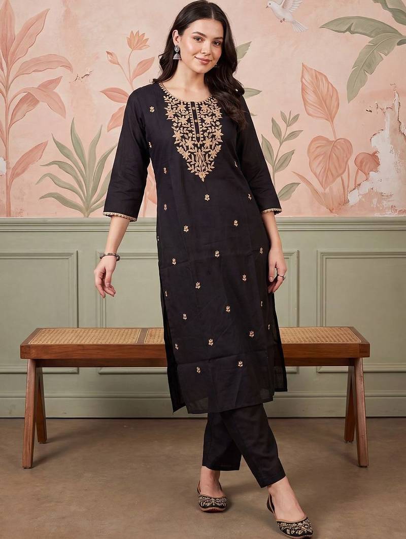 Women Ethnic Motifs Embroidered Regular Thread Work Kurta with Trousers