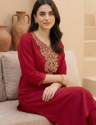 Women Ethnic Motifs Embroidered Regular Thread Work Kurta with Trousers 2