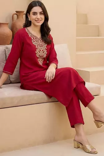 Women Ethnic Motifs Embroidered Regular Thread Work Kurta with Trousers