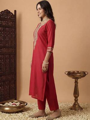 Women Ethnic Motifs Embroidered Regular Thread Work Liva Kurta with Trousers 3