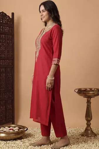 Women Ethnic Motifs Embroidered Regular Thread Work Liva Kurta with Trousers