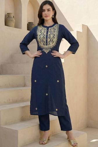 Women Ethnic Motifs Embroidered Regular Thread Work Kurta with Trousers