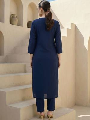 Women Ethnic Motifs Embroidered Regular Thread Work Kurta with Trousers 3