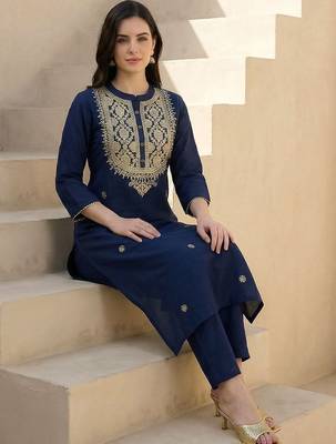 Women Ethnic Motifs Embroidered Regular Thread Work Kurta with Trousers 4
