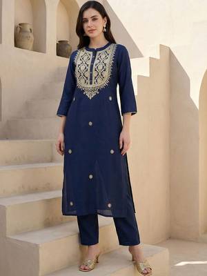 Women Ethnic Motifs Embroidered Regular Thread Work Kurta with Trousers 5