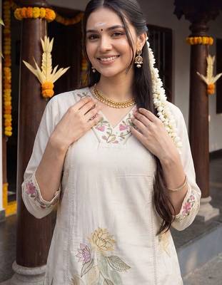 Women Floral Printed Regular Kurta with Trousers & With Dupatta 2
