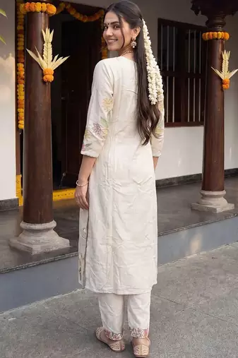 Women Floral Printed Regular Kurta with Trousers & With Dupatta