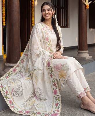 Women Floral Printed Regular Kurta with Trousers & With Dupatta 5