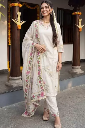 Women Floral Printed Regular Kurta with Trousers & With Dupatta