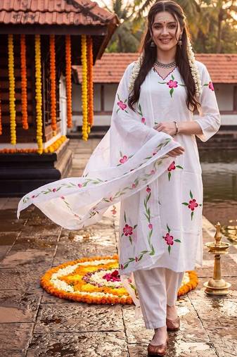 Women Floral Printed Regular Pure Cotton Kurta with Trousers & With Dupatta