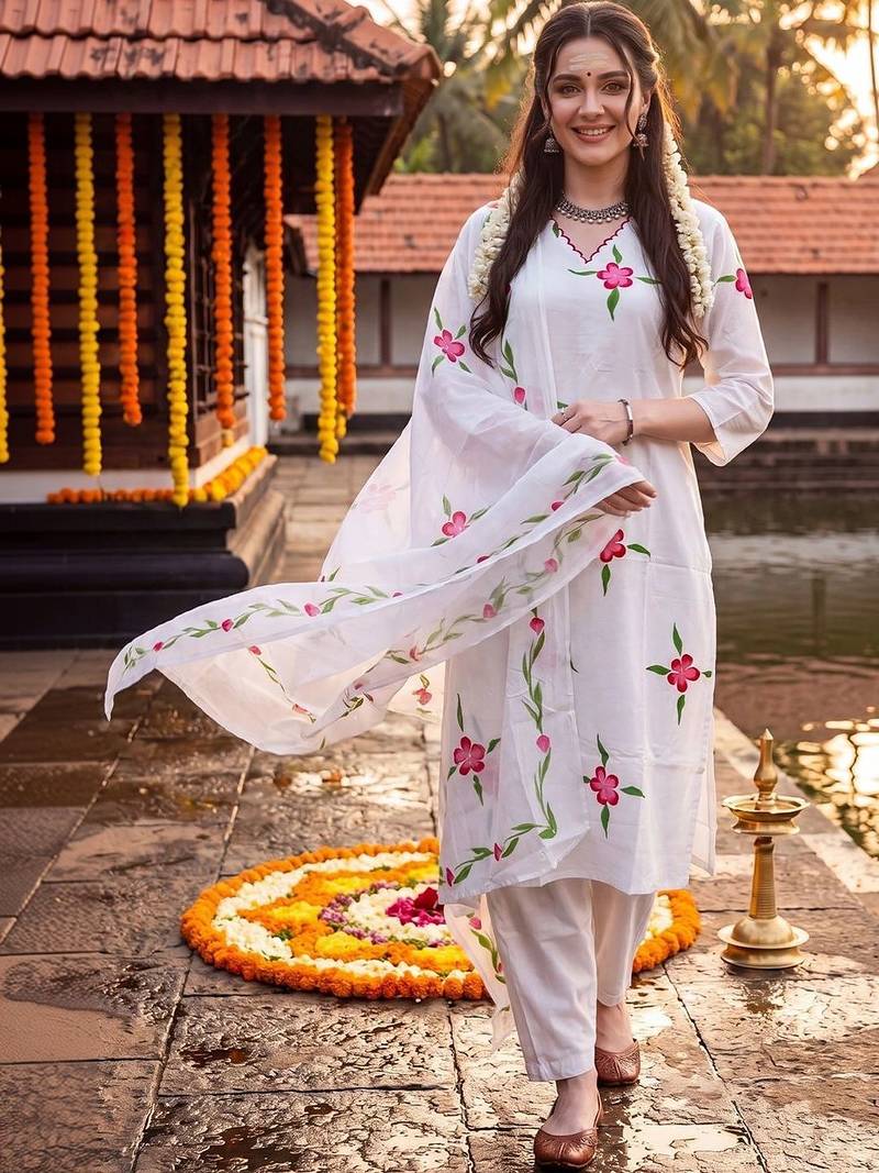 Women Floral Printed Regular Pure Cotton Kurta with Trousers & With Dupatta
