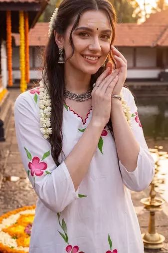 Women Floral Printed Regular Pure Cotton Kurta with Trousers & With Dupatta