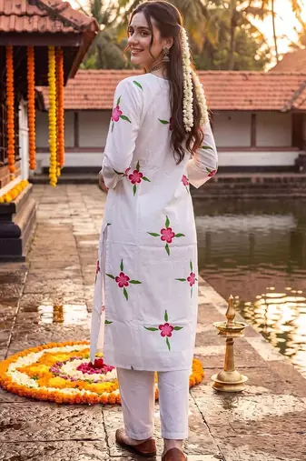 Women Floral Printed Regular Pure Cotton Kurta with Trousers & With Dupatta