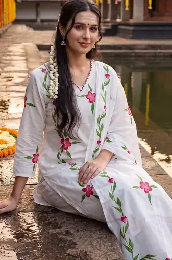 Women Floral Printed Regular Pure Cotton Kurta with Trousers & With Dupatta