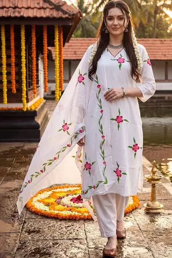 Women Floral Printed Regular Pure Cotton Kurta with Trousers & With Dupatta