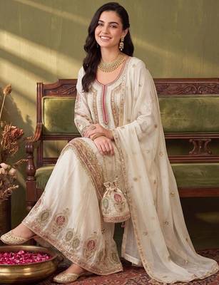 Women Ethnic Motifs Embroidered Regular Thread Work Kurta with Sharara & With Dupatta 5
