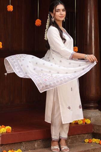 Women Ethnic Motifs Embroidered Regular Thread Work Pure Cotton Kurta with Trousers & With Dupatta
