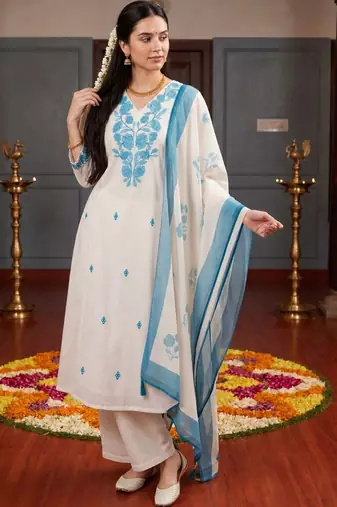 Women Floral Embroidered Regular Thread Work Kurta with Palazzos & With Dupatta