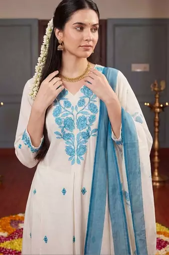 Women Floral Embroidered Regular Thread Work Kurta with Palazzos & With Dupatta