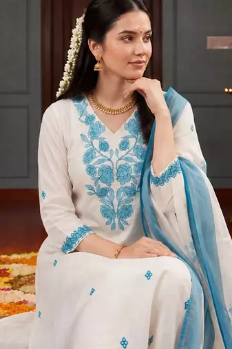 Women Floral Embroidered Regular Thread Work Kurta with Palazzos & With Dupatta