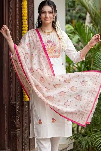 Women Floral Embroidered Regular Thread Work Pure Cotton Kurta with Trousers & With Dupatta