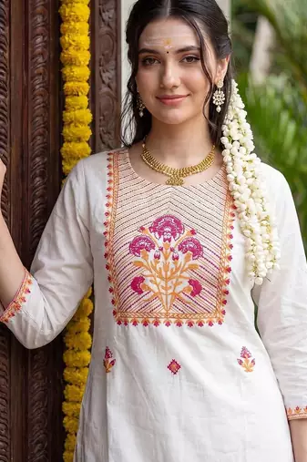 Women Floral Embroidered Regular Thread Work Pure Cotton Kurta with Trousers & With Dupatta