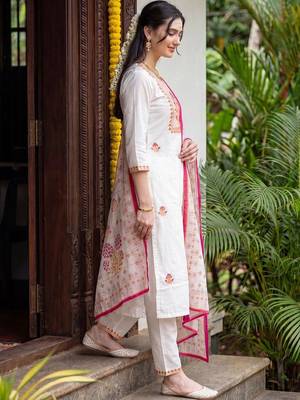 Women Floral Embroidered Regular Thread Work Pure Cotton Kurta with Trousers & With Dupatta 3