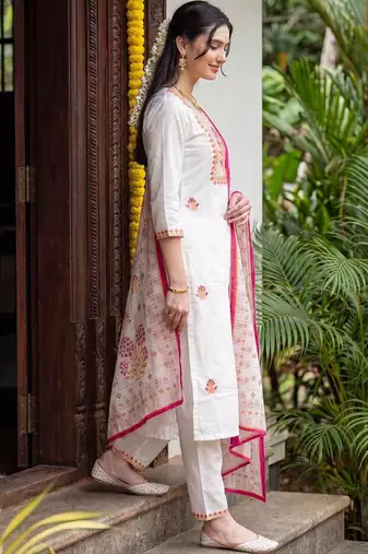Women Floral Embroidered Regular Thread Work Pure Cotton Kurta with Trousers & With Dupatta