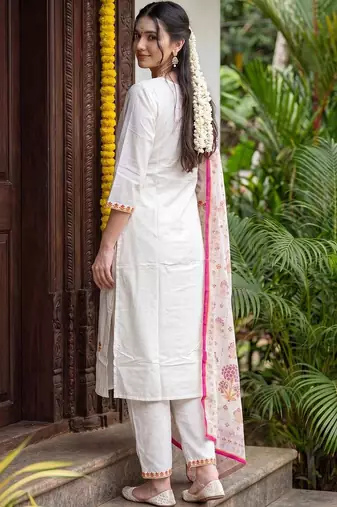 Women Floral Embroidered Regular Thread Work Pure Cotton Kurta with Trousers & With Dupatta