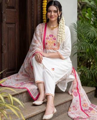 Women Floral Embroidered Regular Thread Work Pure Cotton Kurta with Trousers & With Dupatta 5