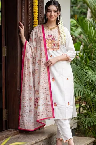 Women Floral Embroidered Regular Thread Work Pure Cotton Kurta with Trousers & With Dupatta
