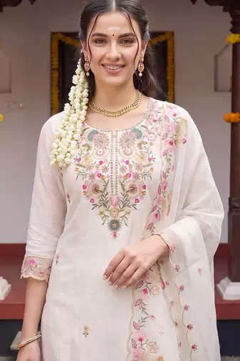 Women Floral Embroidered Regular Thread Work Kurta with Trousers & With Dupatta