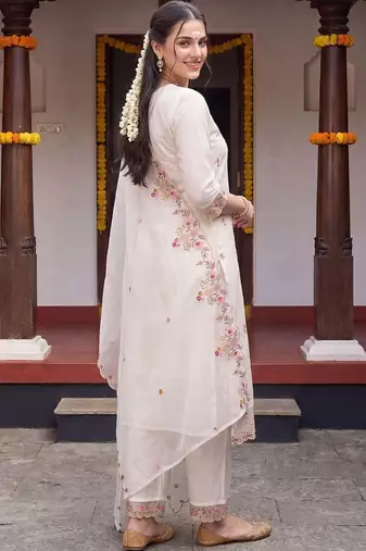 Women Floral Embroidered Regular Thread Work Kurta with Trousers & With Dupatta