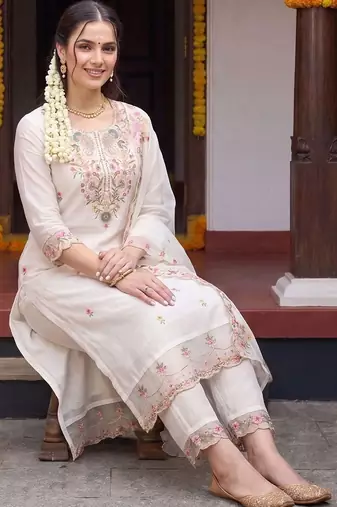Women Floral Embroidered Regular Thread Work Kurta with Trousers & With Dupatta