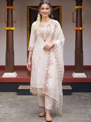 Women Floral Embroidered Regular Thread Work Kurta with Trousers & With Dupatta 5