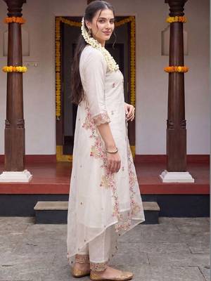 Women Floral Embroidered Regular Thread Work Kurta with Trousers & With Dupatta 6