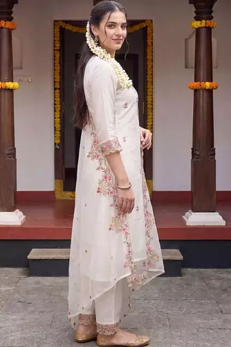 Women Floral Embroidered Regular Thread Work Kurta with Trousers & With Dupatta