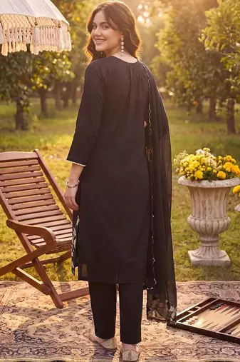 Women Floral Embroidered Regular Thread Work Kurta with Trousers & With Dupatta