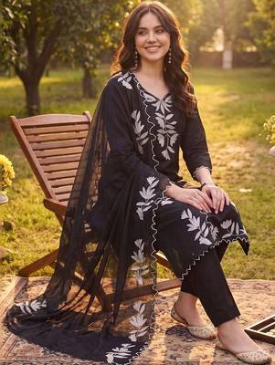 Women Floral Embroidered Regular Thread Work Kurta with Trousers & With Dupatta 5