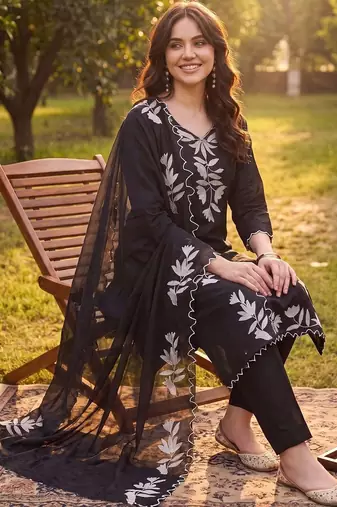 Women Floral Embroidered Regular Thread Work Kurta with Trousers & With Dupatta