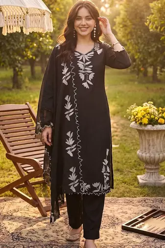 Women Floral Embroidered Regular Thread Work Kurta with Trousers & With Dupatta
