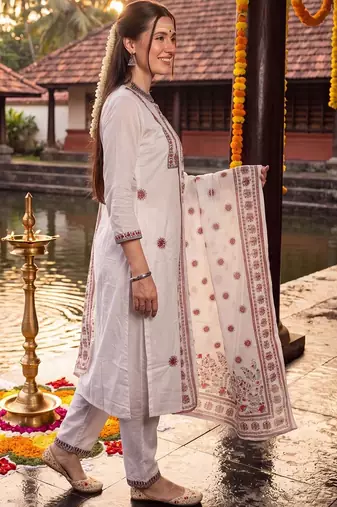 Women Ethnic Motifs Embroidered Regular Thread Work Pure Cotton Kurta with Trousers & With Dupatta