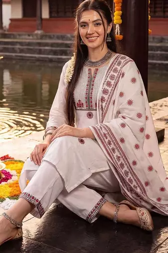 Women Ethnic Motifs Embroidered Regular Thread Work Pure Cotton Kurta with Trousers & With Dupatta